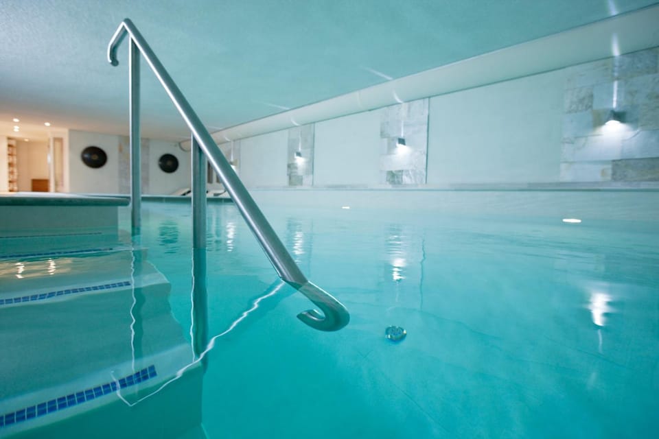 Swimming pool, Swimming pool