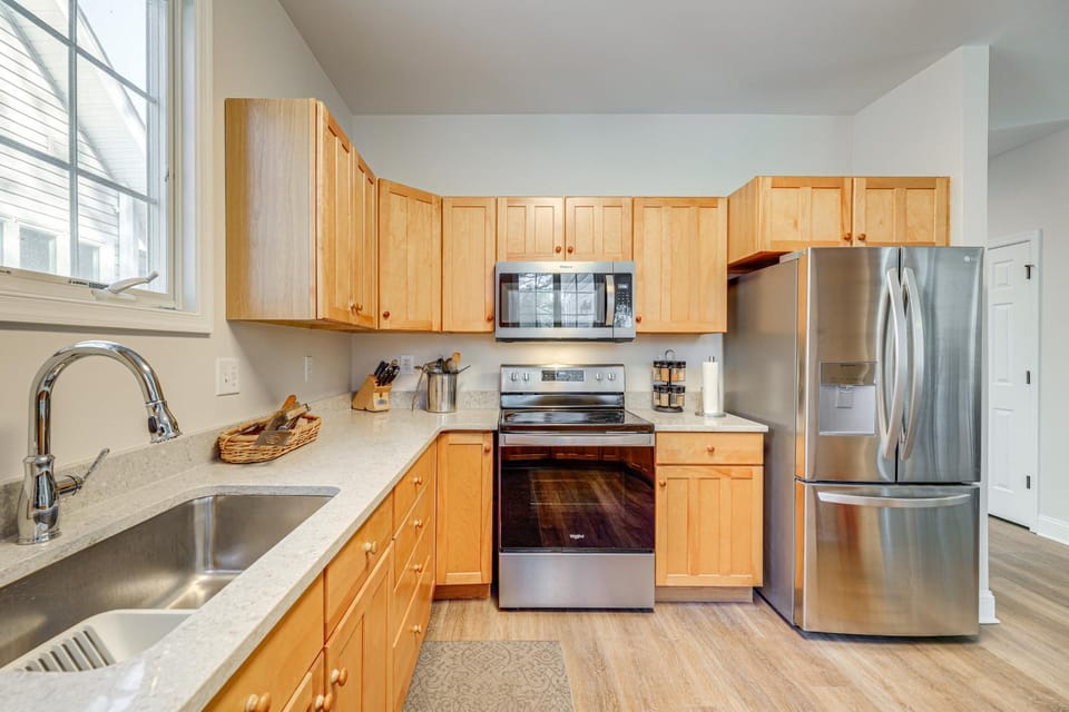 1 Mi to Bethany Beach: Family Home on Golf Course! House in Sussex County