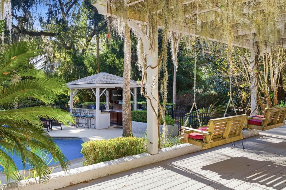 Vacation Paradise - Private Pool Fire Pit & BBQ House in Hilton Head Island