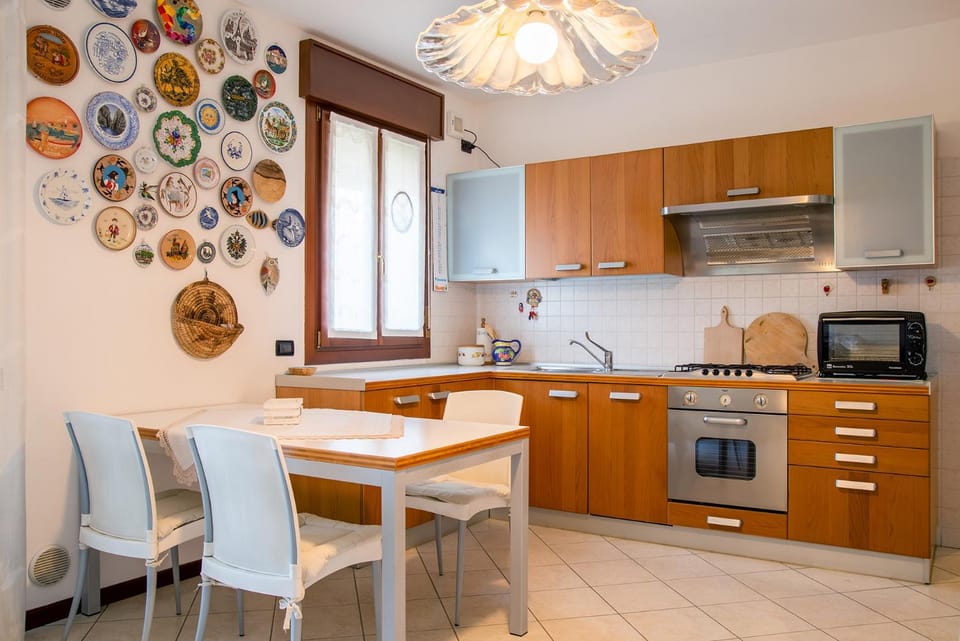 Dining area, Lunch, kitchen