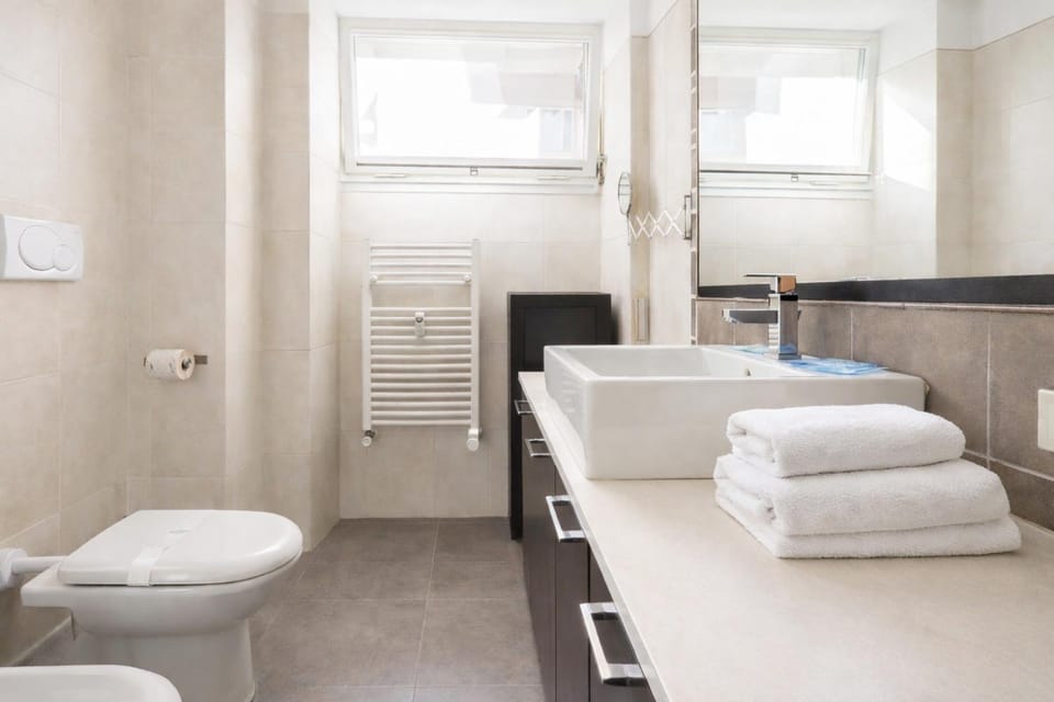 Toilet, Bathroom, towels
