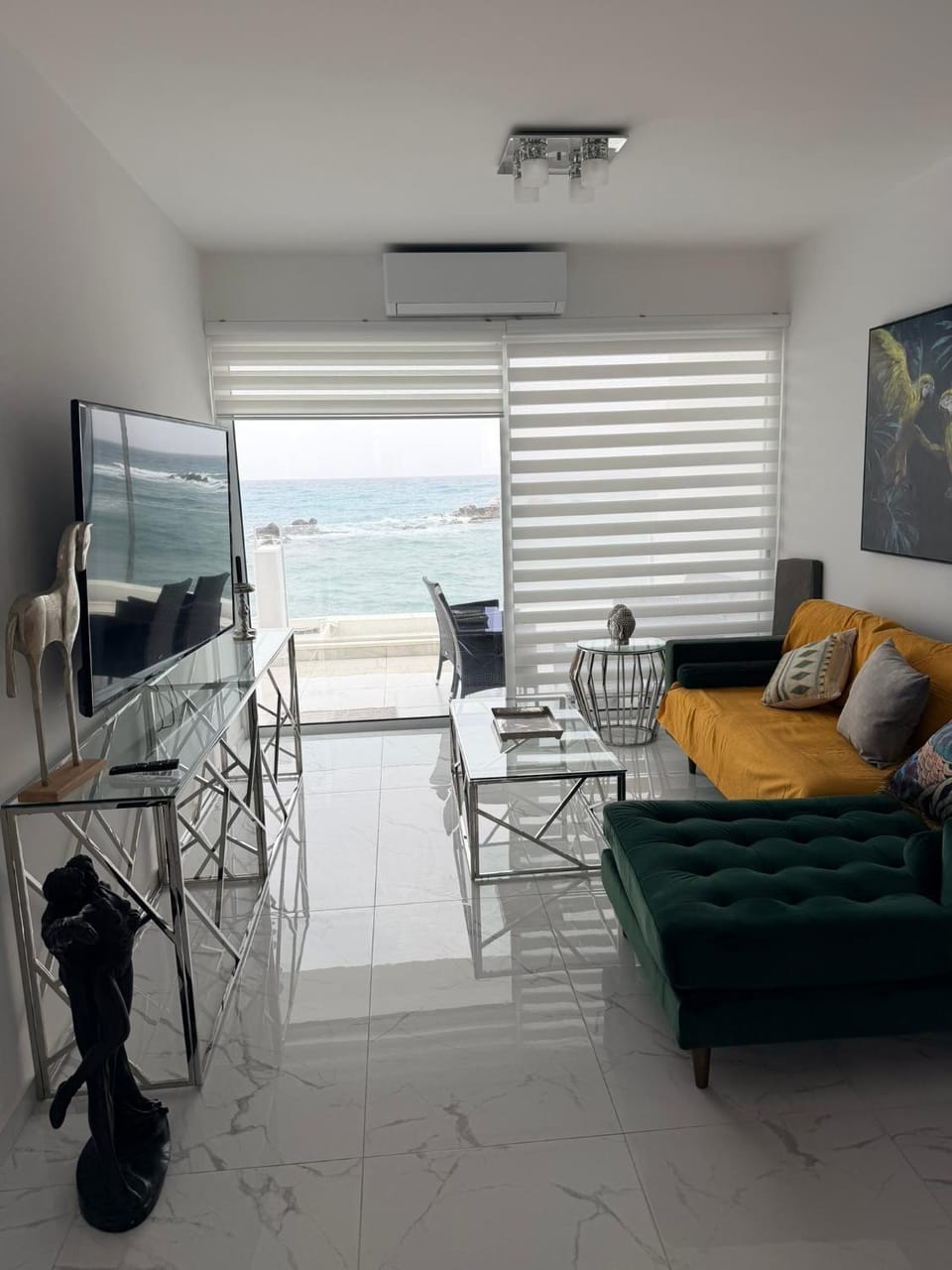 Communal lounge/ TV room, TV and multimedia, View (from property/room), Balcony/Terrace, Living room, Seating area, Evening entertainment, Sea view