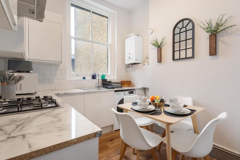 Kitchen or kitchenette, Decorative detail, Dining area, microwave, stove