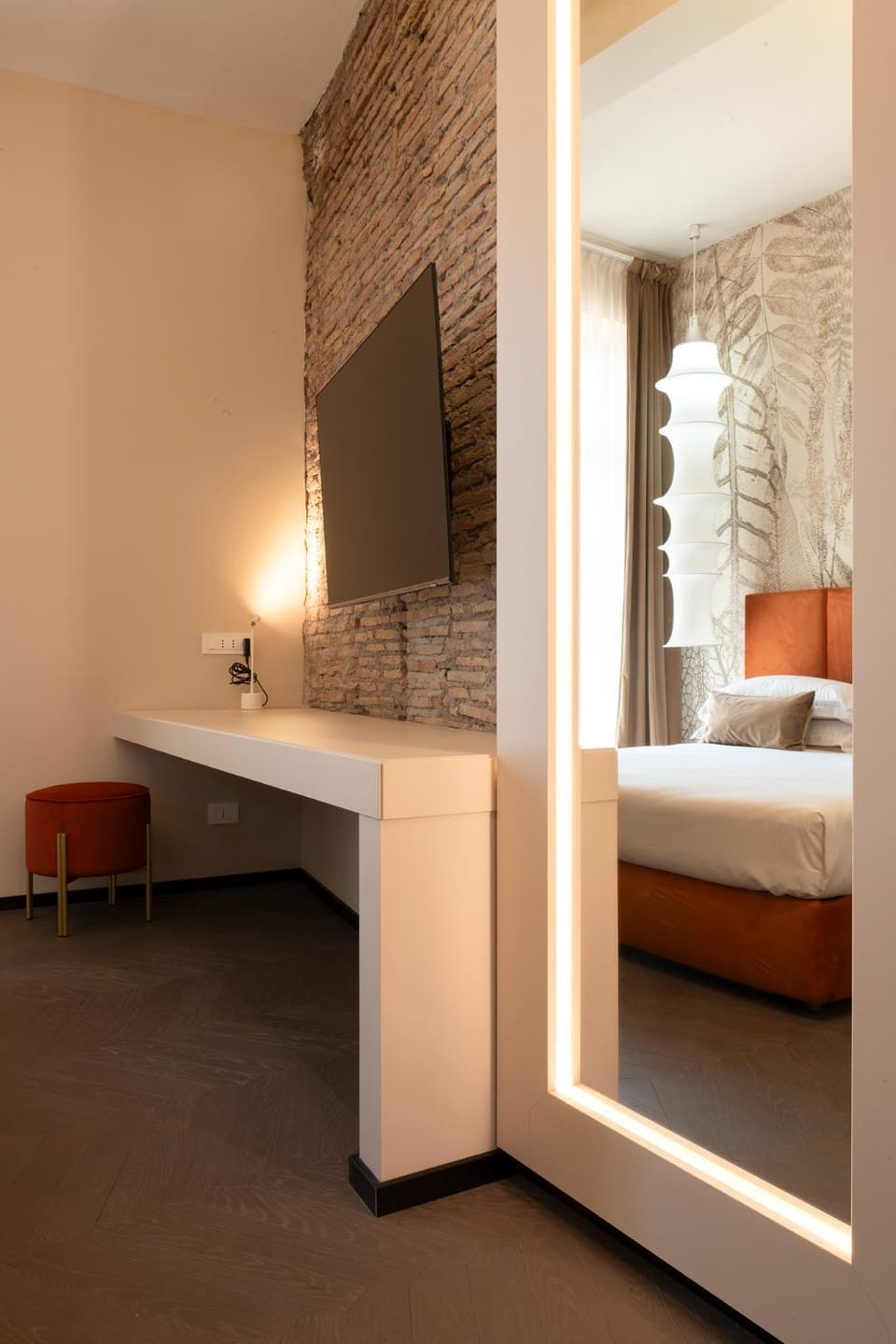 Photo of the whole room, Bedroom