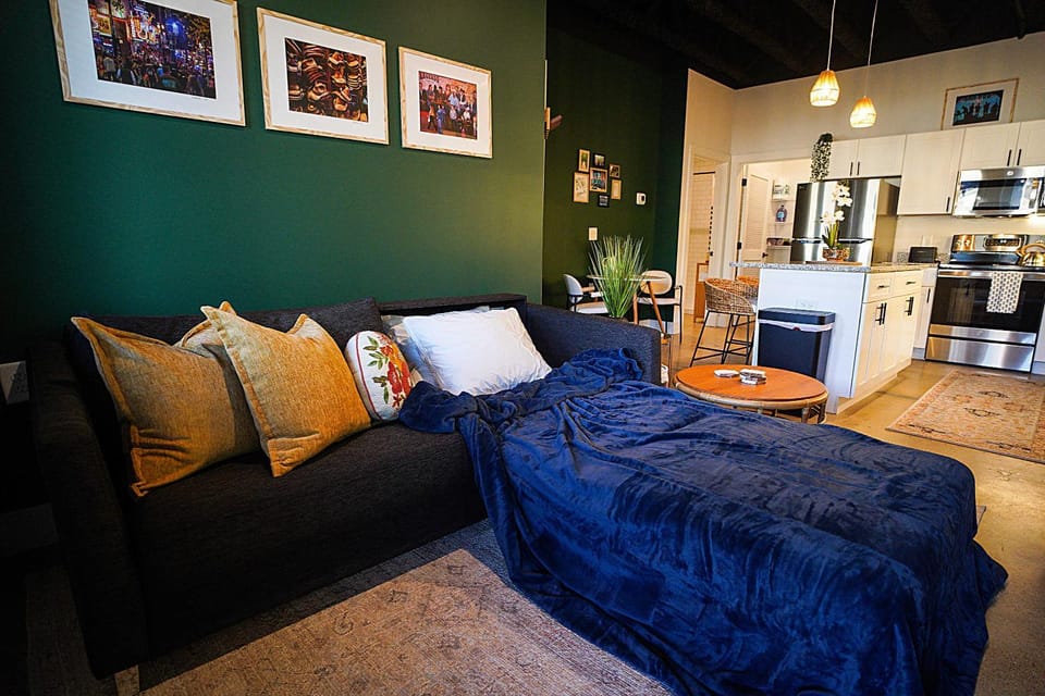 Modern 1BR Condo Just Minutes to Downtown Apartment in Nashville