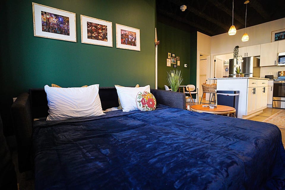 Modern 1BR Condo Just Minutes to Downtown Apartment in Nashville