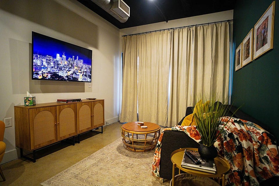 Modern 1BR Condo Just Minutes to Downtown Apartment in Nashville