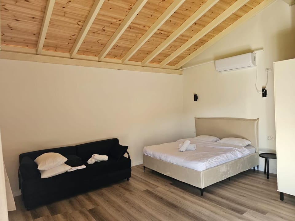 Bed, Photo of the whole room, Bedroom, towels, air conditioner