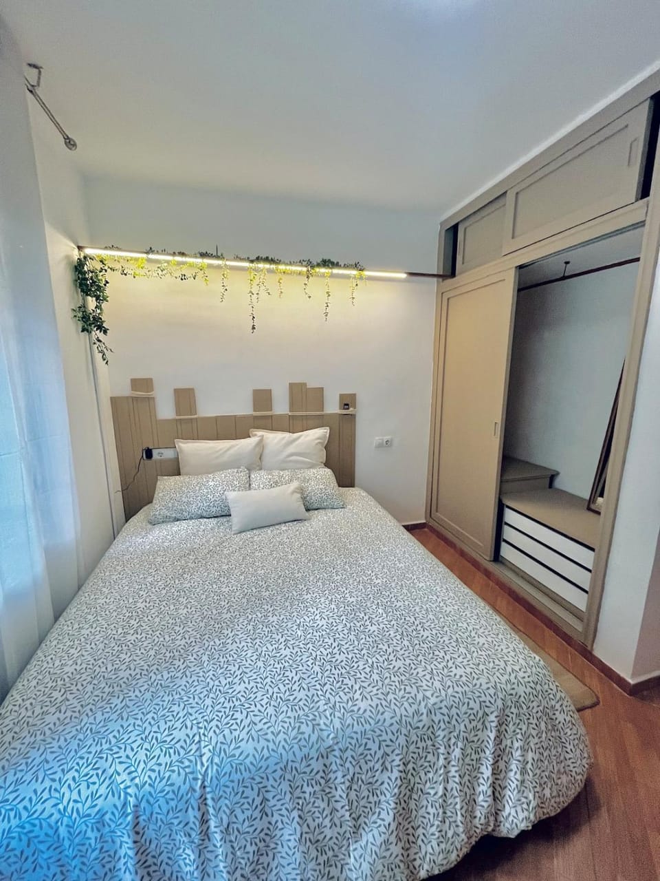 Bed, wardrobe
