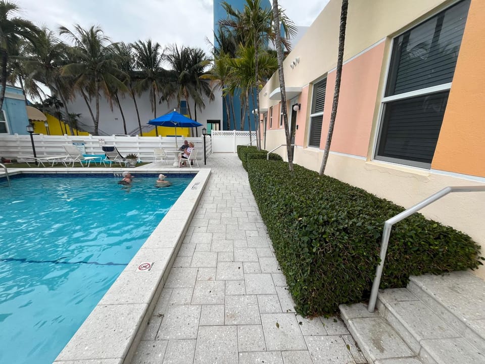 Beachside One Bedroom Condo with Pool Access Apartment in Hollywood Beach
