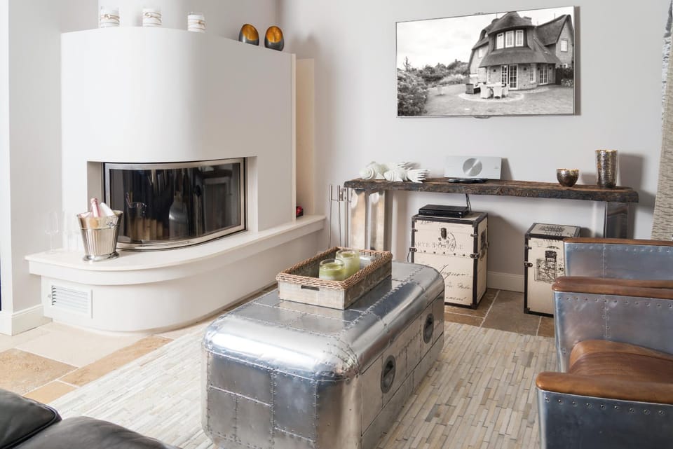 TV and multimedia, Living room, fireplace