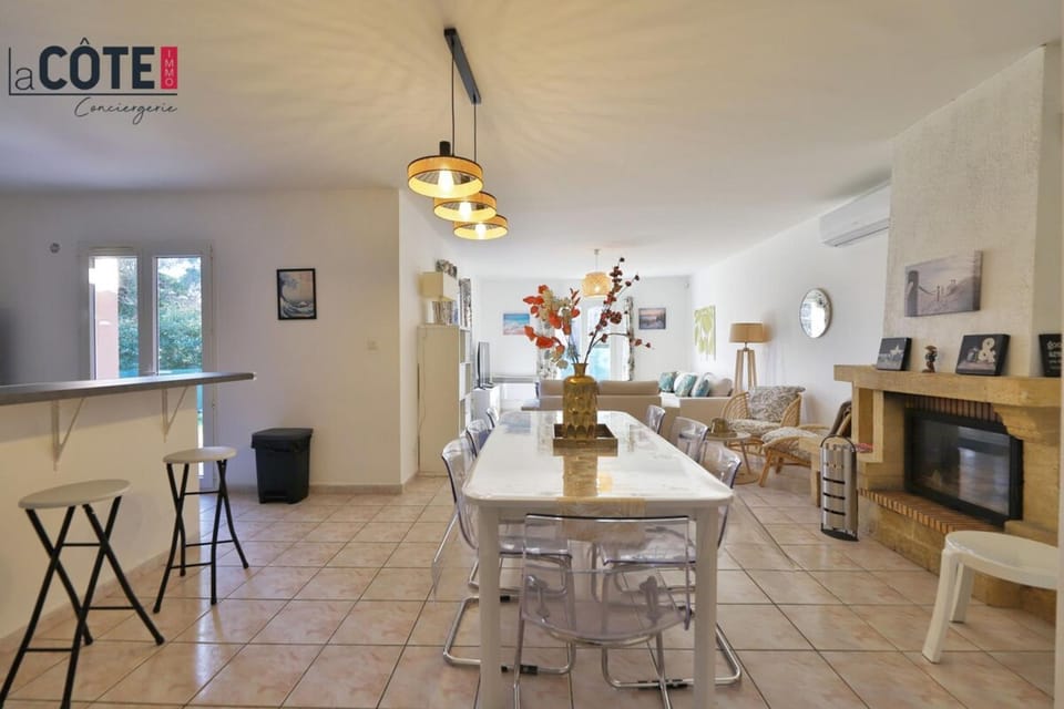 Villa les Rouges House in Sausset-les-Pins