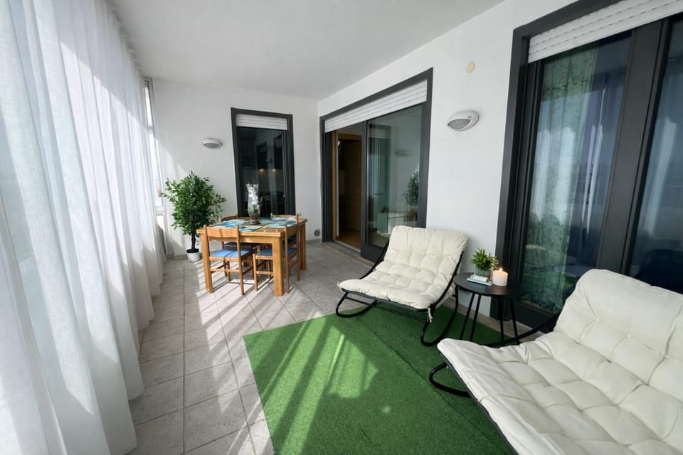 Patio, Dining area