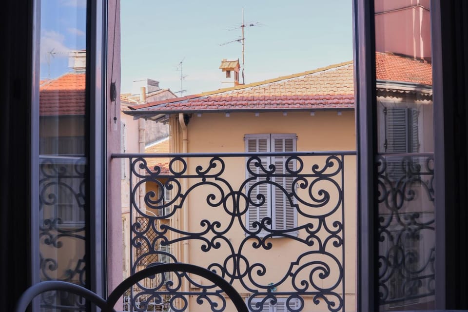 SUITE DE LUXE PINK LADY 4P Apartment in Cannes