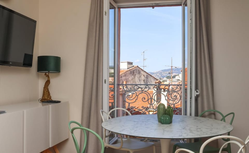 SUITE DE LUXE VERVEINE 4P Apartment in Cannes