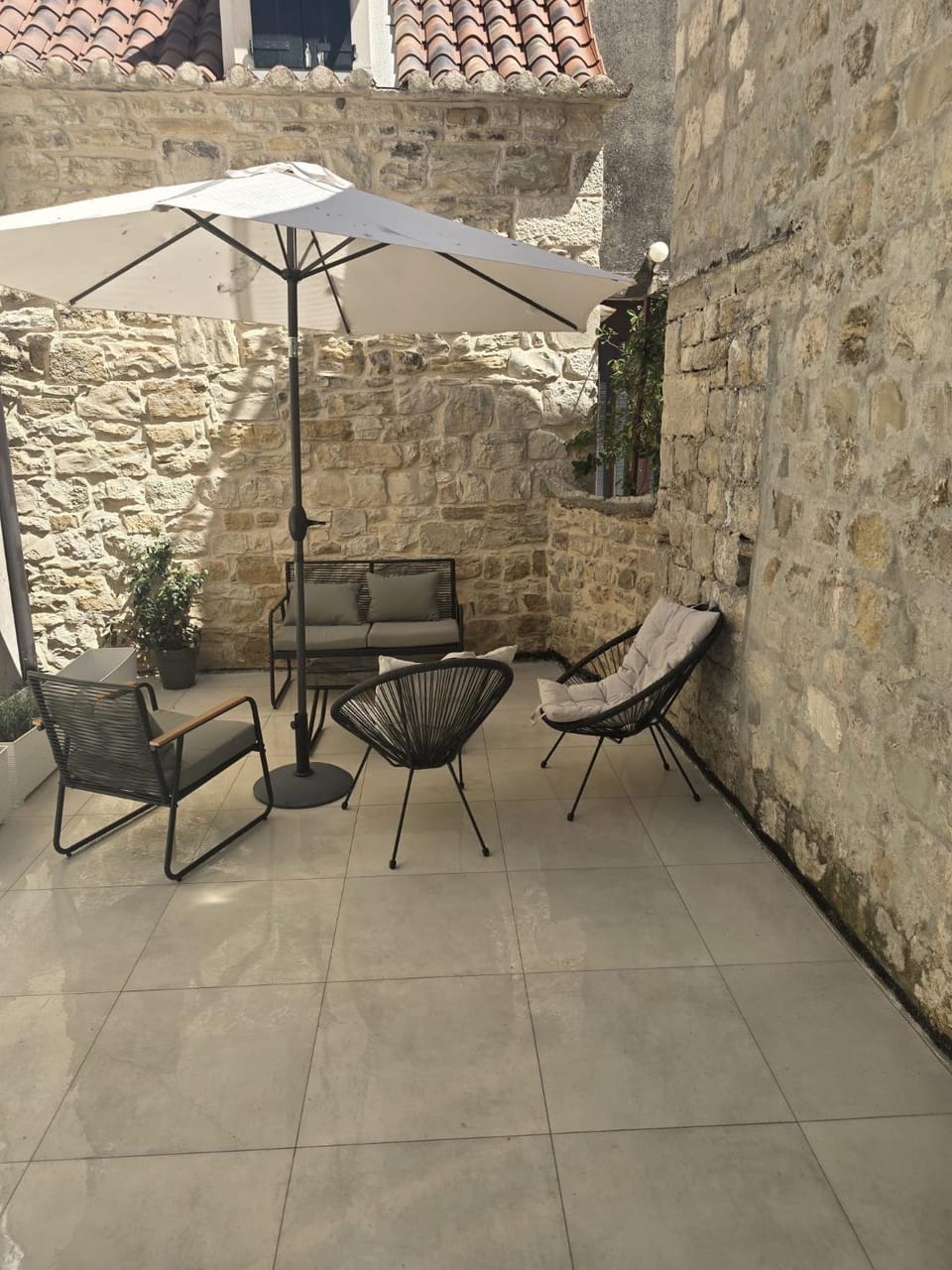 Patio, Day, Balcony/Terrace, sunbed