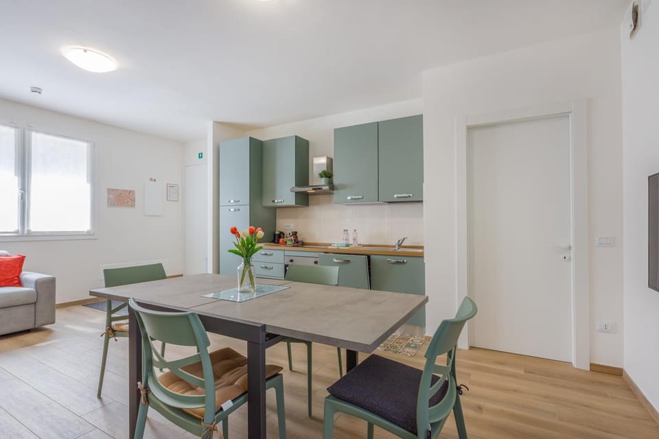 Day, Living room, Drinks, dishwasher, oven, kitchen