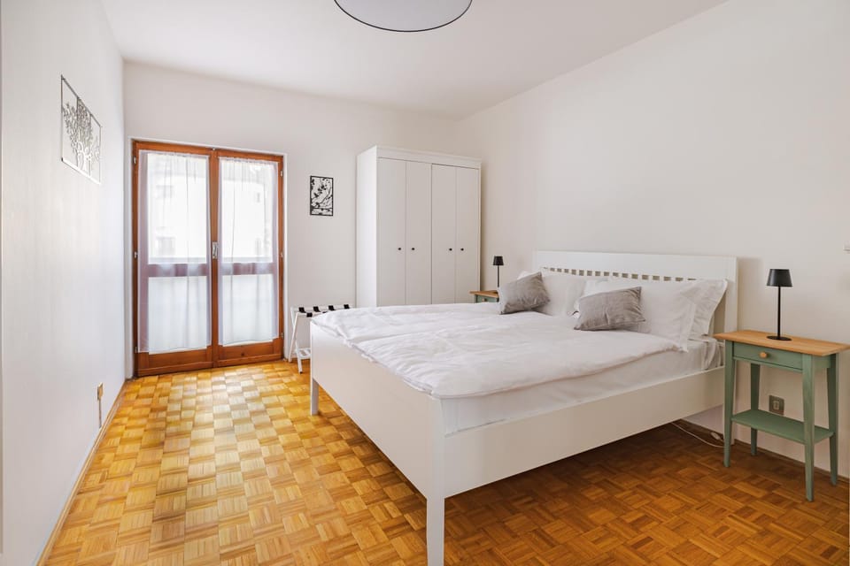 Bed, Bedroom, Guests