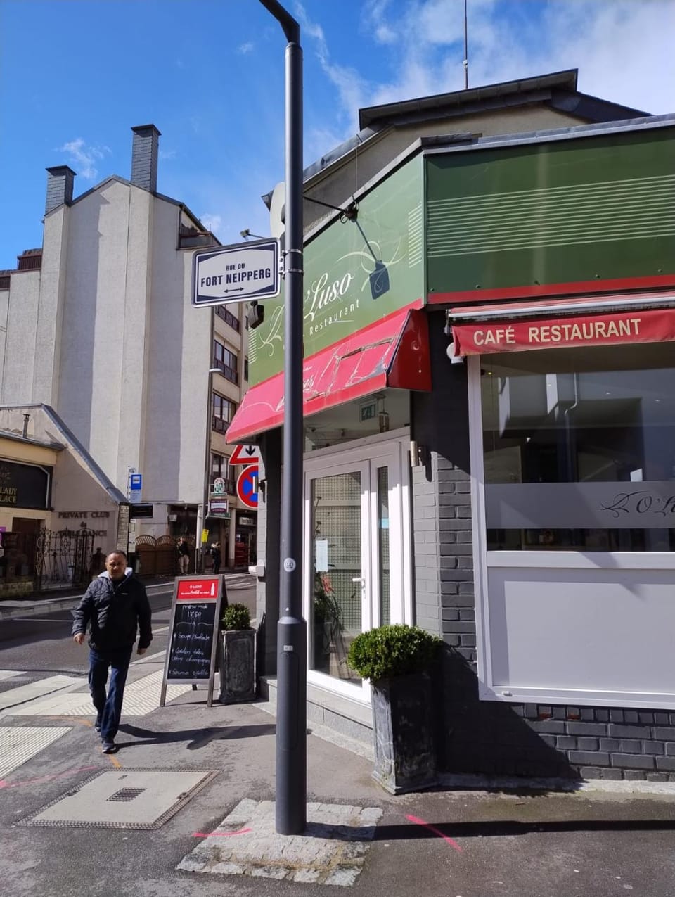 Elegant Living Room at Luxembourg Gare Bed and Breakfast in Luxembourg