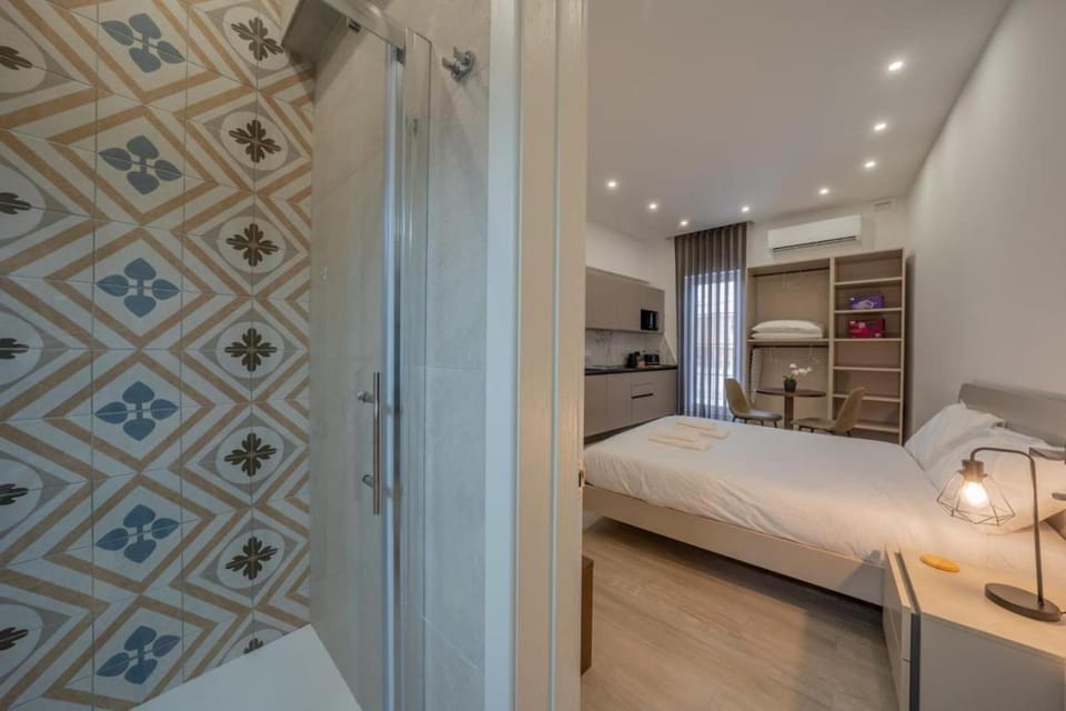 Bed, Bathroom, Kitchen or kitchenette, Photo of the whole room, Bedroom, wardrobe