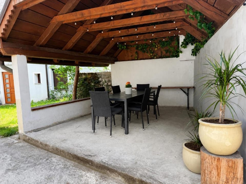 Patio, Seating area