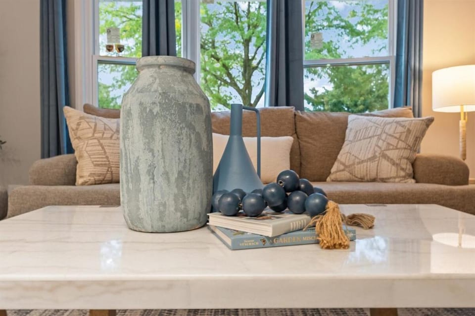 Cozy Spacious Retreat Games Groups Pets Allowed House in Joliet