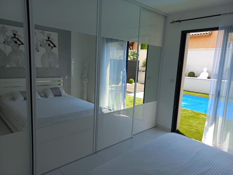 SPLENDIDE VILLA AVEC PISCINE Gleizé Villa in Auvergne-Rhône-Alpes