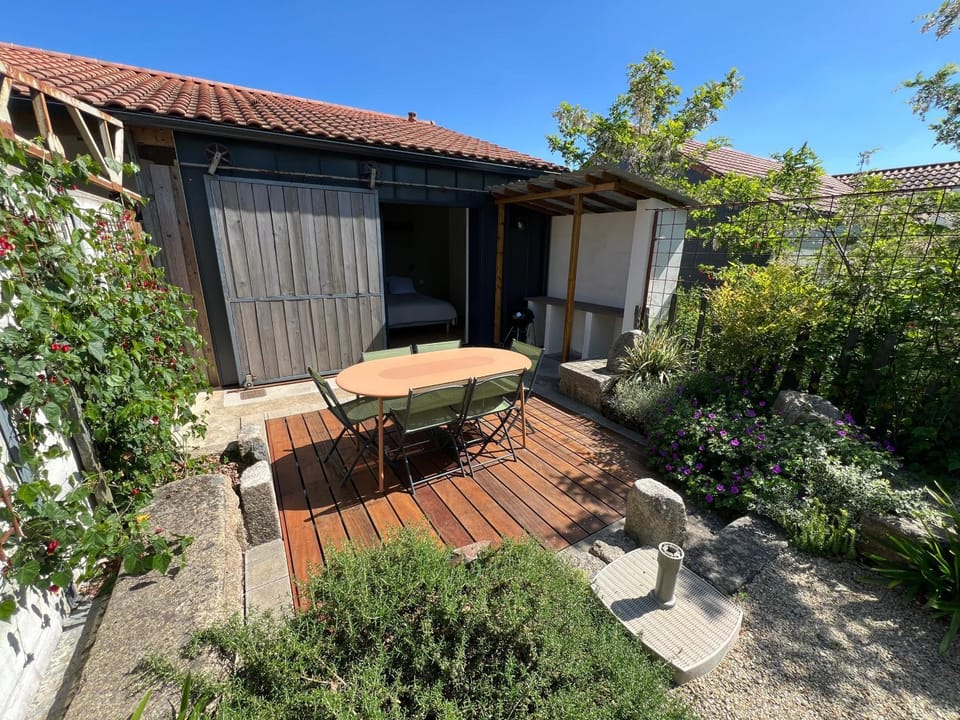 Patio, Spring, Balcony/Terrace, Dining area, Garden view
