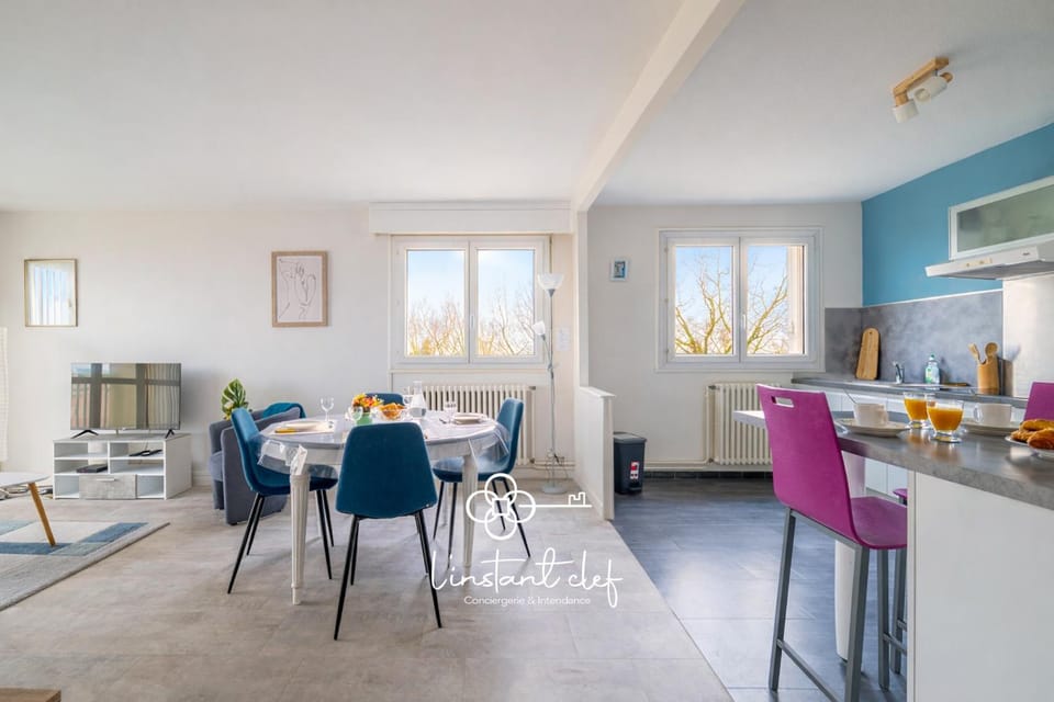 Kitchen or kitchenette, Dining area, oven, stove