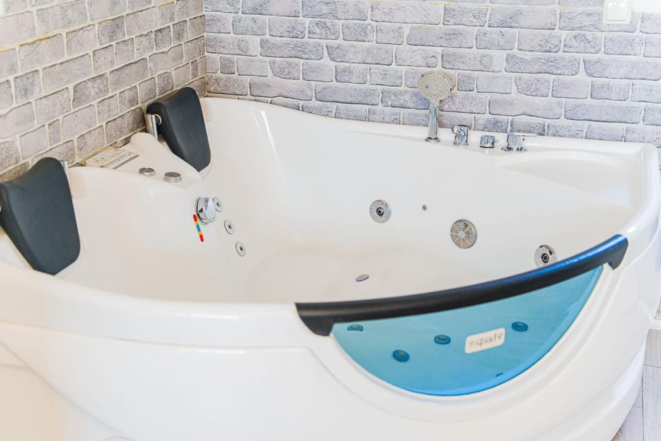 Property building, Hot Tub, Other