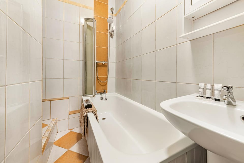 Bathroom, Bath