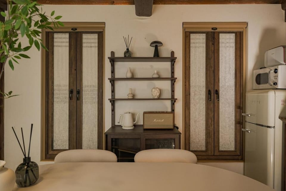 30 seconds from Dongmyo Station Private Hanok Exclusive use DDP Cheonggyecheon Dongdaemun Selected as an excellent hanok Maximum 5 people Apartment in Seoul