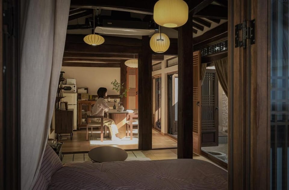 30 seconds from Dongmyo Station Private Hanok Exclusive use DDP Cheonggyecheon Dongdaemun Selected as an excellent hanok Maximum 5 people Apartment in Seoul