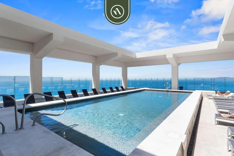 Elegant 1 BR Condo - Beachfront - Pools - King House in Puerto Vallarta
