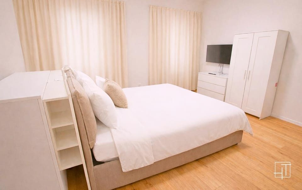 Bed, TV and multimedia, Photo of the whole room, Evening entertainment, towels, wardrobe