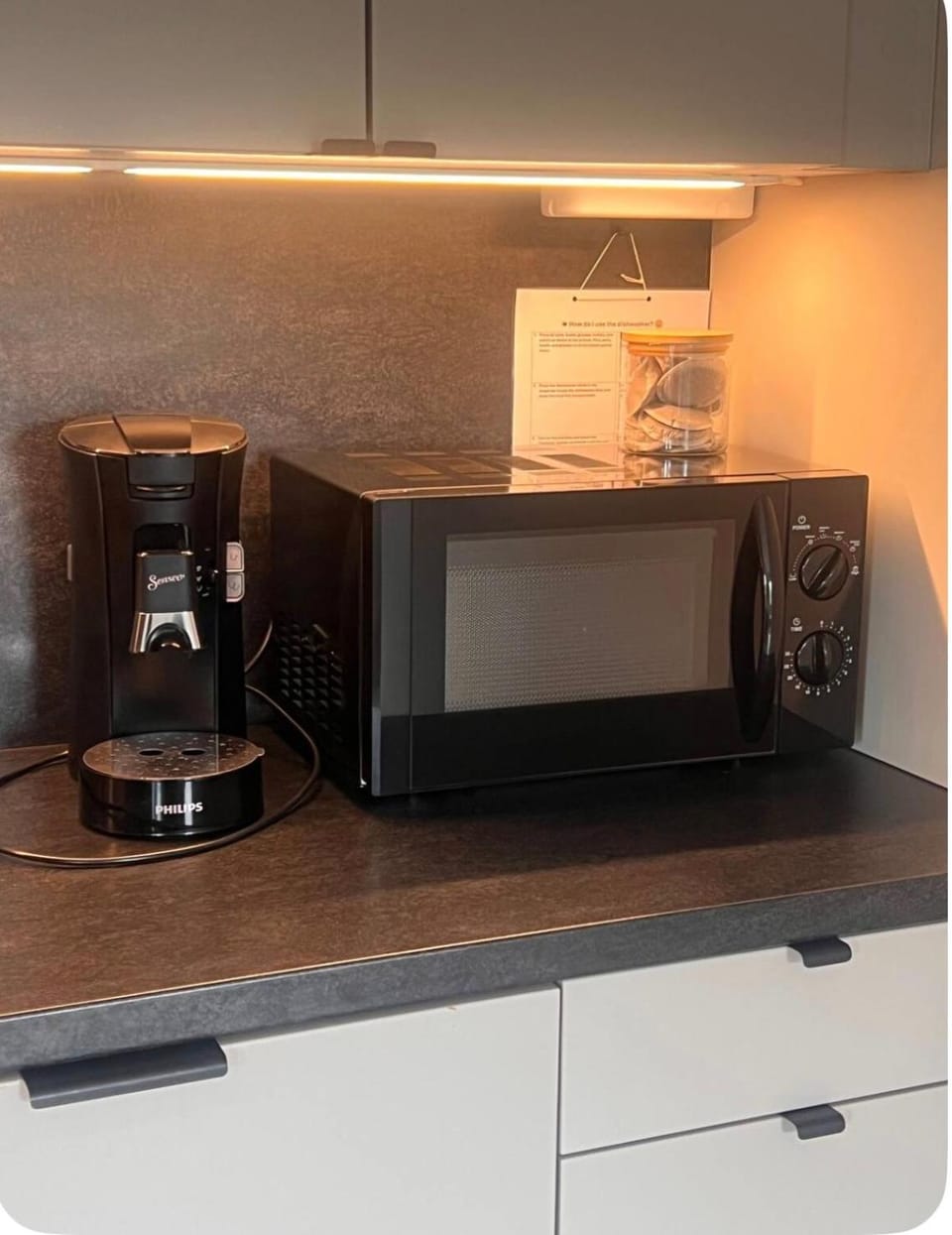 Coffee/tea facilities, microwave