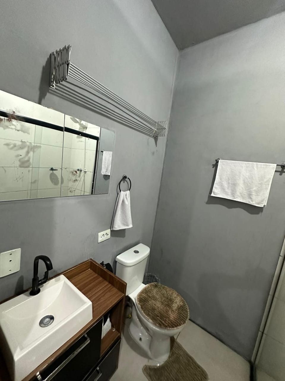 Toilet, Bathroom, towels