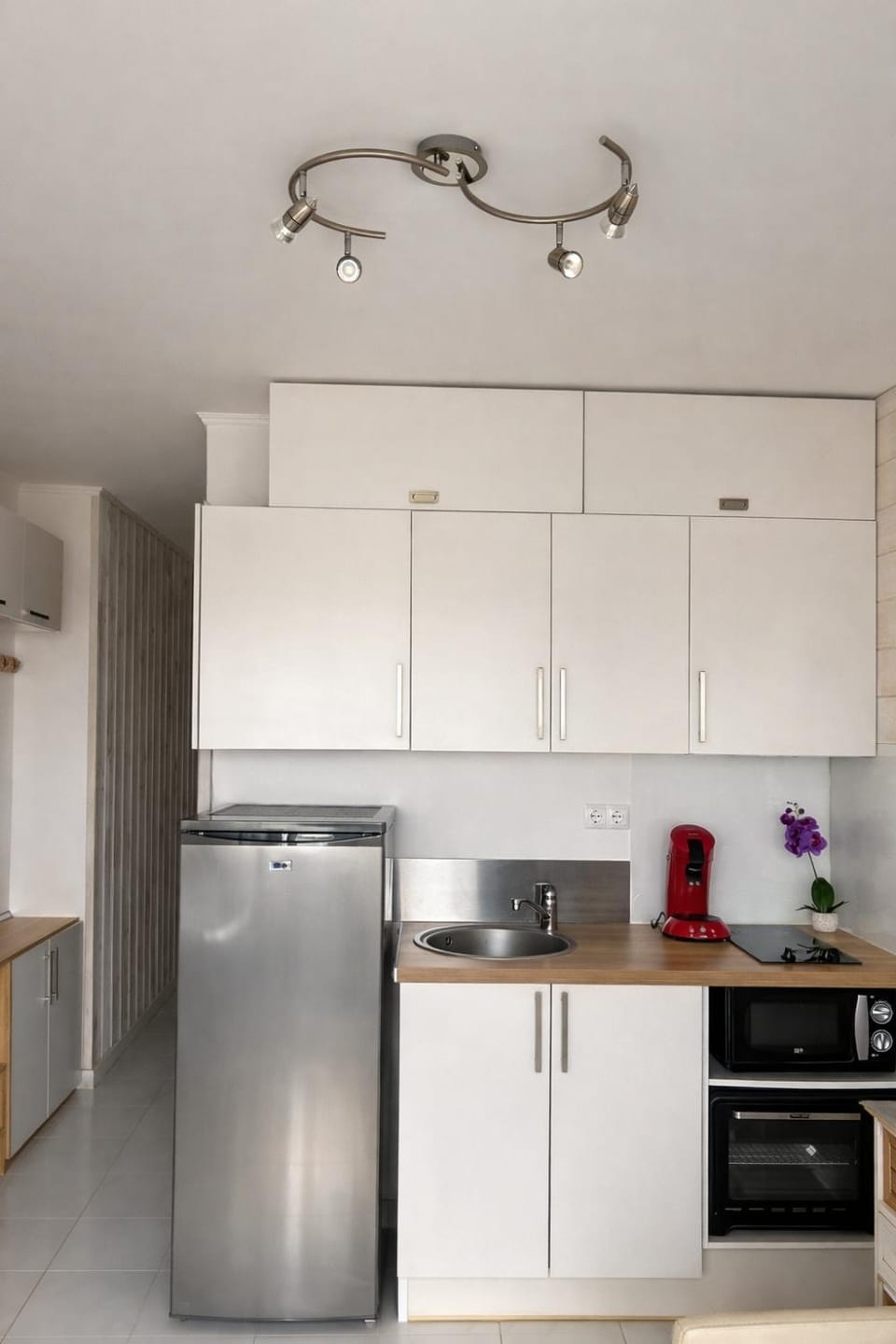Kitchen or kitchenette, oven, pet friendly, stove