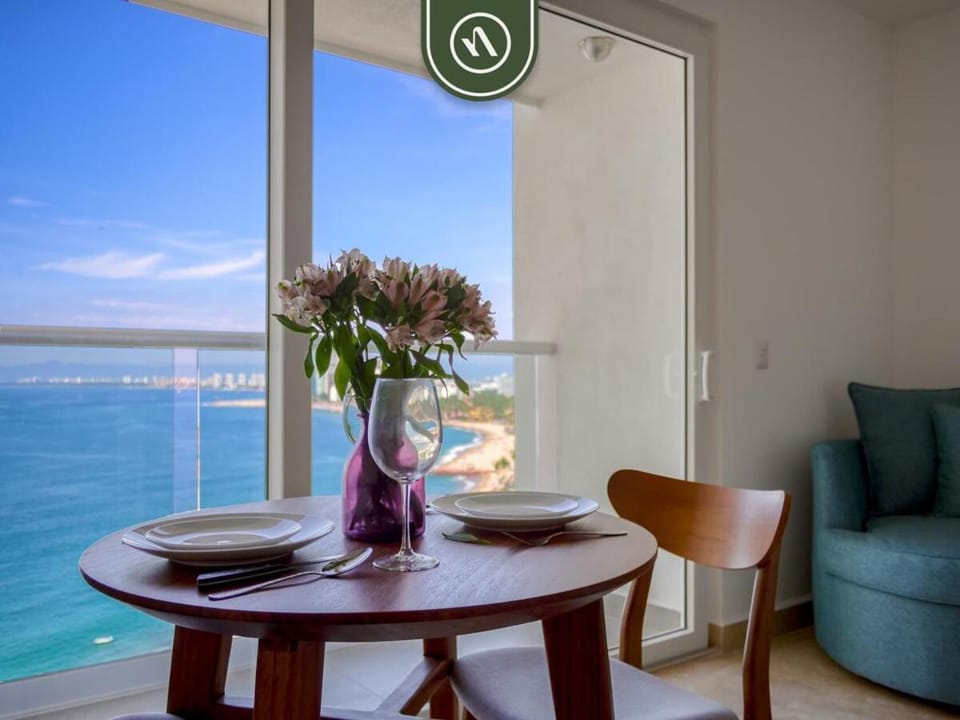 Oceanview Studio - King Bed - Pools - Beachclub Apartment in Puerto Vallarta