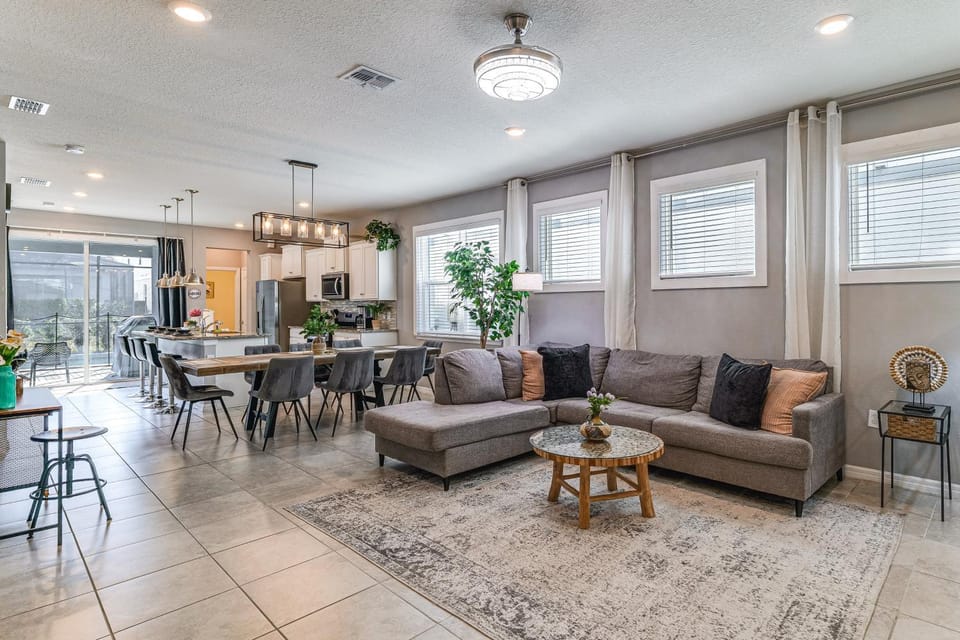 Resort Perks & Private Pool: Davenport Family Home House in Four Corners