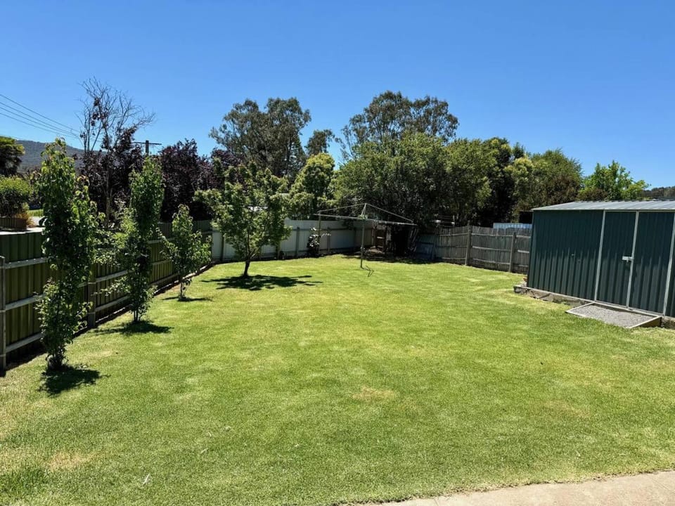 Spacious 3 Bedroom Country Getaway House in Myrtleford