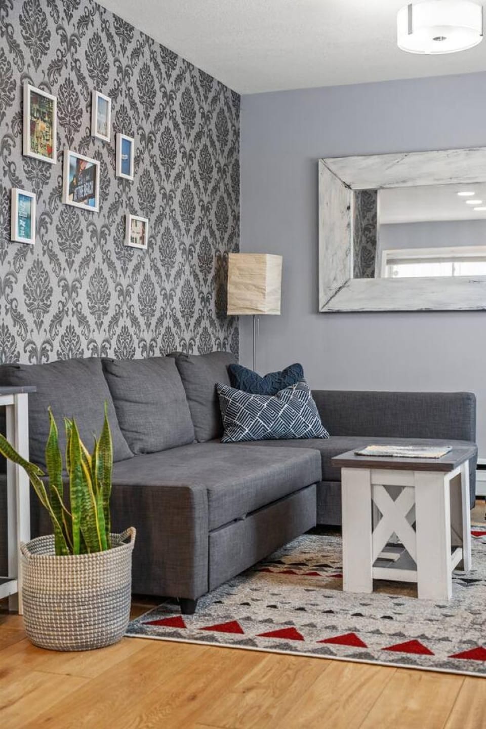 Ramsay Manor | Bright and Open Coziness - Walk to Stampede Apartment in Calgary