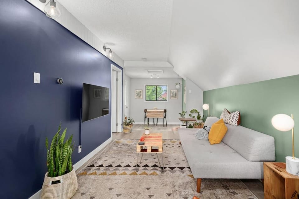 Scarlett Manor | Mid Century Zen Suite. 1 BR. Near DT, C-train. House in Calgary