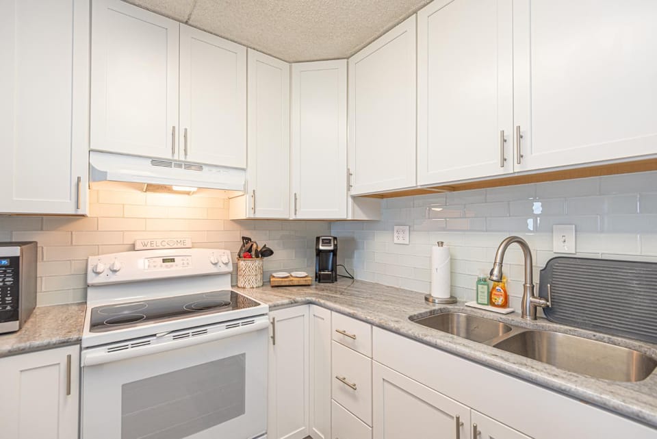 Oceanfront 15th Floor Condo with Balcony & Pool Apartment in Ocean City