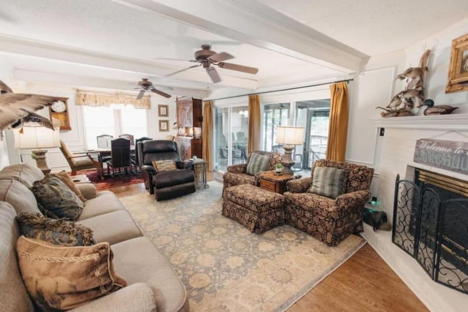 Spacious 5BR Sardis Home Near Sardis Lake Sleeps 14 Pet Friendly House in Sardis Lake