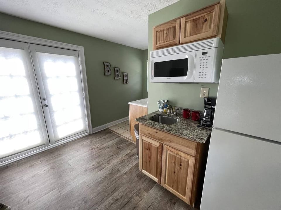 Bavarian Brook Unit 9a Apartment in Helen