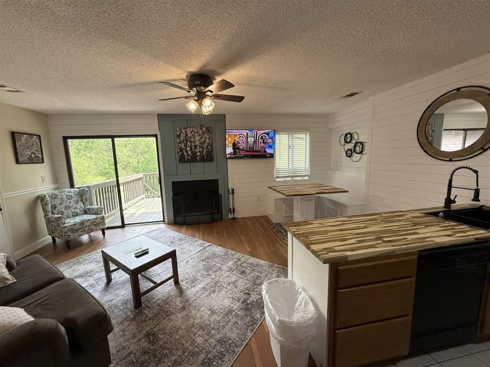 Rivers Edge 802 House in Helen