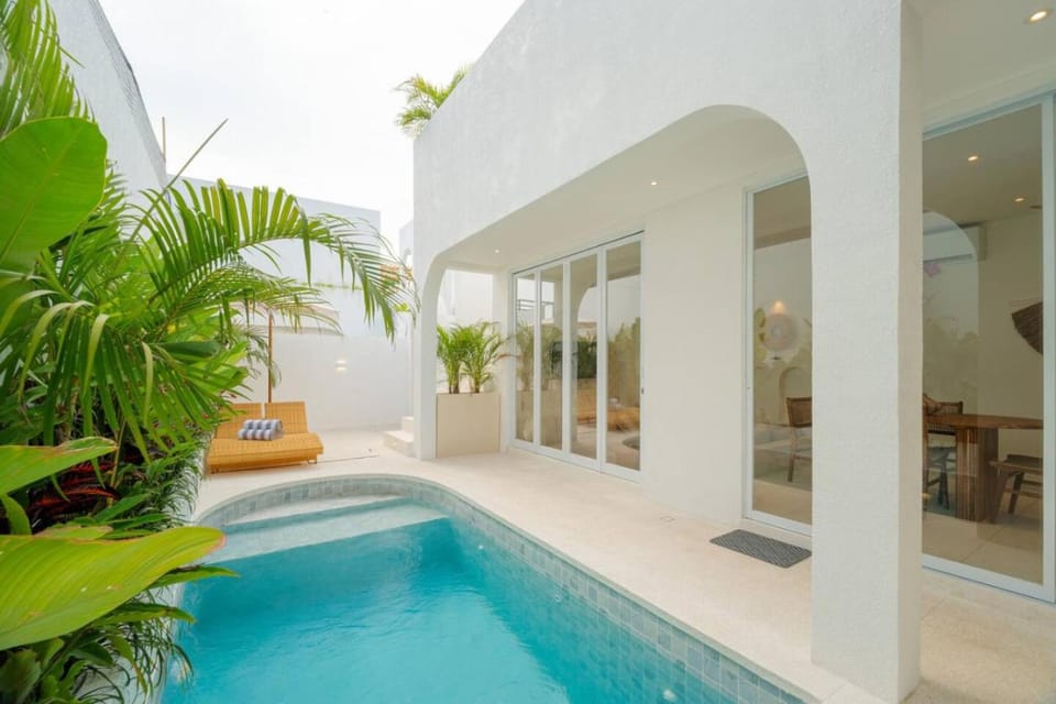 Swimming pool, sunbed