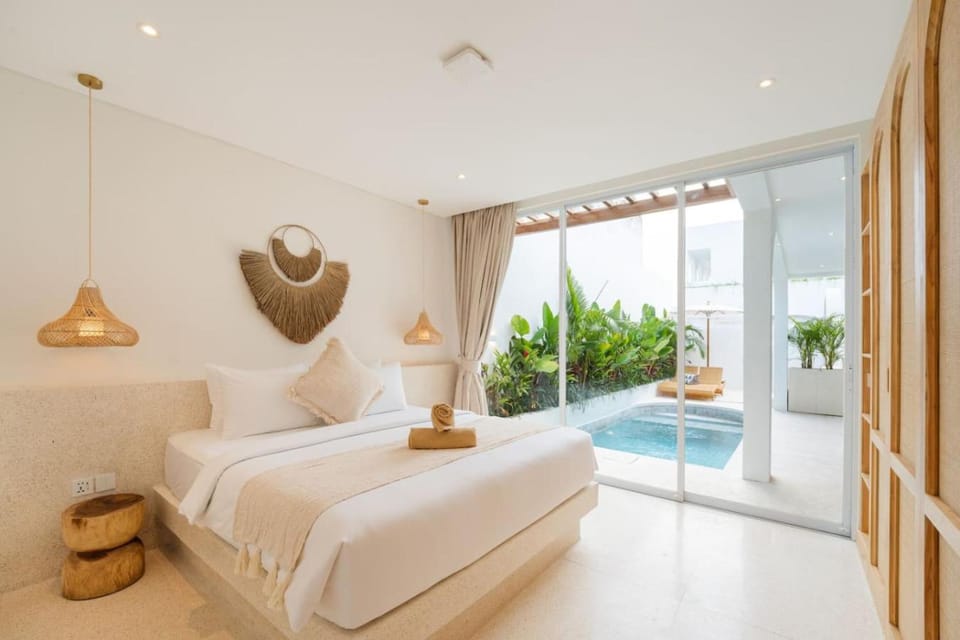 Bedroom, Pool view, wardrobe