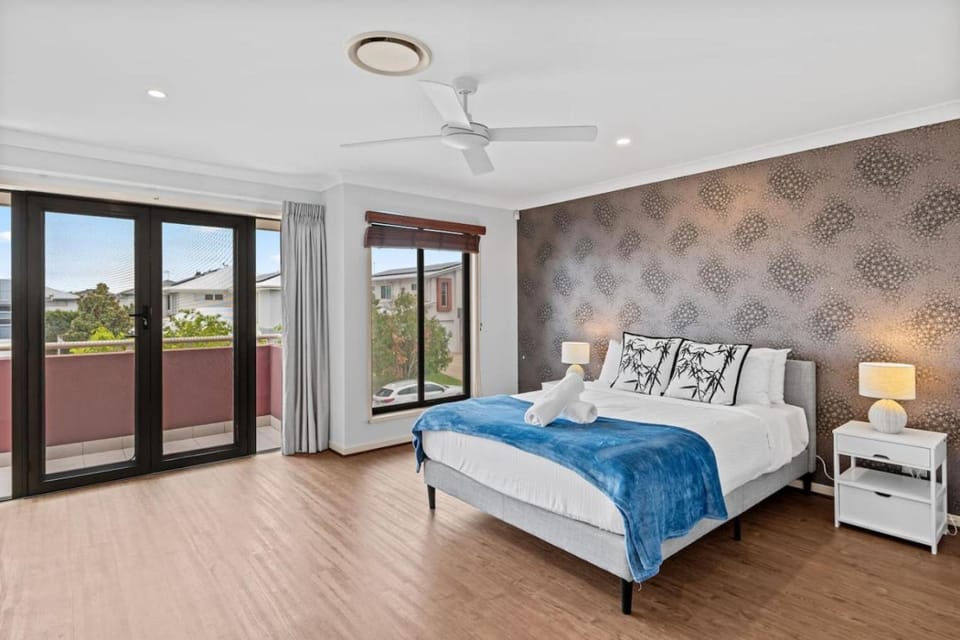 3BR Family Home in Rochedale Aussie Local Living House in Brisbane